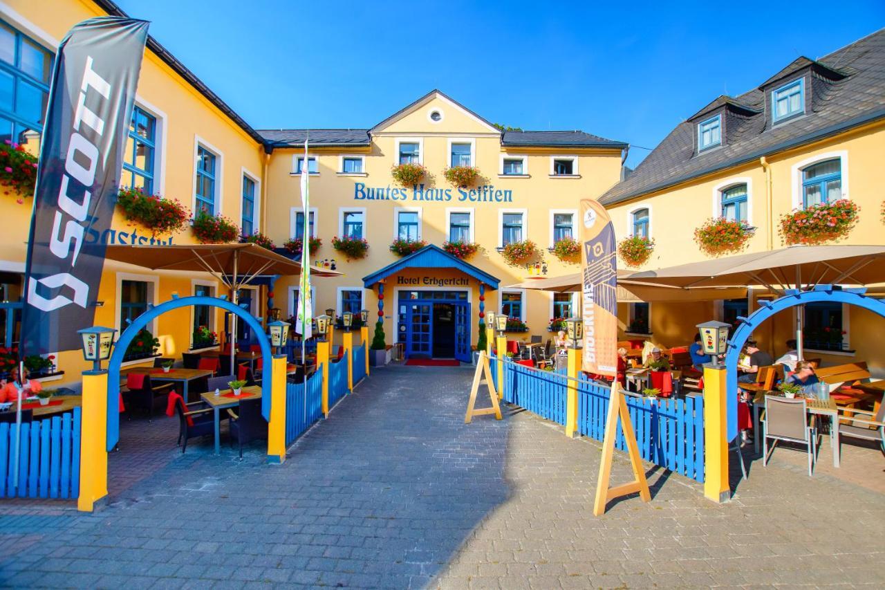 Hotel Erbgericht Buntes Haus Зайфен Екстериор снимка